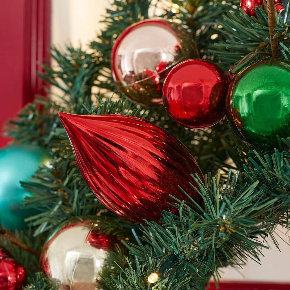 Home Accents Holiday 30 in. Festive Nutcracker Battery Operated Pine LED Pre-Lit Artificial Christmas Wreath with Timer 6 Home Accents Holiday 30 in. Festive Nutcracker Battery Operated Pine LED Pre-Lit Artificial Christmas Wreath with Timer - Image 4