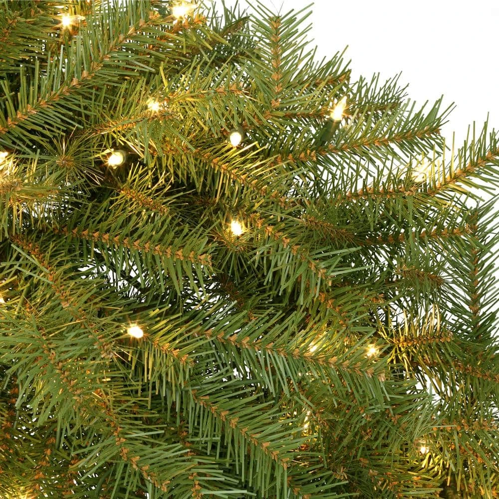 Home Accents Holiday 48 in Prelit Norwood Fir Wreath 6 Home Accents Holiday 48 in Prelit Norwood Fir Wreath - Image 4